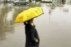 延安发射大号“窜天猴” 向天借春雨图片