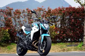 1号种子选手 试驾春风400NK运动摩托车图片