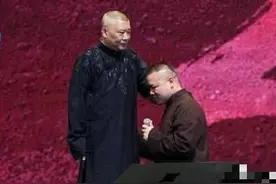 德云社20周年庆典岳云鹏给师傅郭德纲一跪心都碎了图片