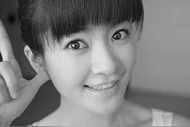 她明明是氧气少女红遍半边天的脸，却没有“某僵尸脸无演技”的命图片