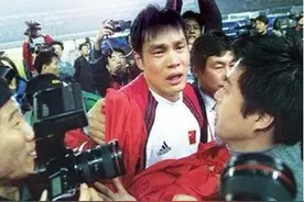 男足血泪瞬间！让人动容的铁血男儿今在何方！图片