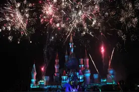 株洲方特夜场首秀惊艳五一 烟火狂欢醉了夜晚图片