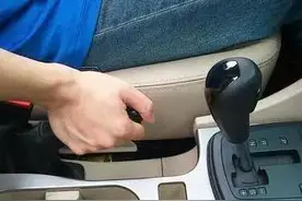 挂P档，拔钥匙走人？这是毁车，正确的停车姿势在这里图片