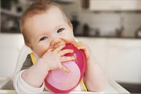 孩子在两个月的时候是如何成长的？图片