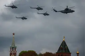 俄战机参加胜利日阅兵式彩排图片