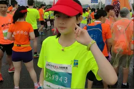 史上最小完赛者！11岁小美女征服湘江马拉松株洲站！图片
