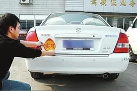 有些老司机也贴“实习贴”，这是为何？你会路让实习车么？图片