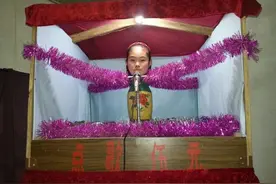 揭秘马戏团里花瓶女孩、人头蛇身的科学原理图片