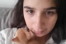 孕妇捞回流浪小橘猫 现在它已经准备好当哥哥了！图片