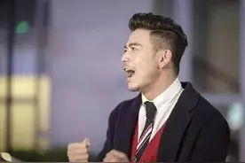 安迪，请你放开小包总，我要睡他图片