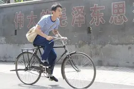 电动自行车不准上街，普通自行车换了轮子变电动，交警蜀黍看呆了图片