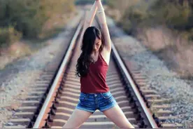 去眼袋有什么好方法吗？经常熬夜教你怎么快速去眼袋！图片