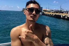 型男余文乐健身秀肌肉！图片