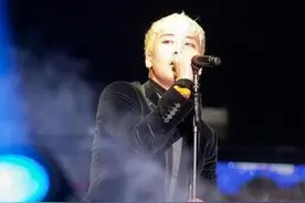 权志龙人气有多高！？最直接的表现：十吨垃圾！图片