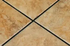 地板缝隙发黑 全能媳妇用这招就搞定了！图片