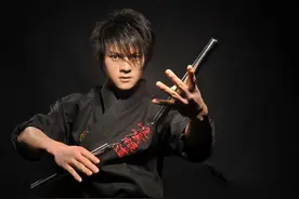 最经典的双节棍视频，也许再也不会有那么经典的视频再出现了图片