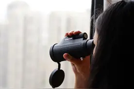 对面妹纸动态全掌握，10X42倍的望远镜体验图片