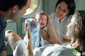 生完孩子被推出产房那刻，还记得老公说的第一句话吗？图片