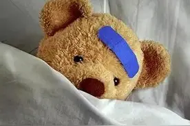 注意！孩子不小心碰了头，出现这5个症状马上去医院图片