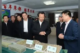 王君书记调研内蒙古草都，鼓励企业创出品牌、闯出市场图片