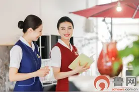山航空姐世界读书日来袭 既有颜值又有才华（组图）图片