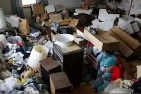 有个奇葩的室友，一个月不洗澡，还找到了女朋友？图片