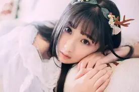 游戏女神女神戚蓝尹，清纯甜美似仙女，无辜大眼超治愈。图片
