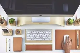 一个重度整理癖患者的书桌图片