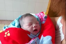 头胎顺产，医生抱出宝宝那一刻，我却听见老公的哭声！图片
