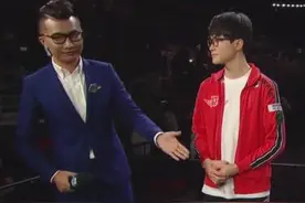 Faker被采访尴尬一幕：Faker握手被拒绝！尴尬症都犯了图片