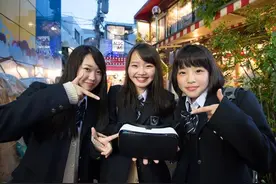女高中生的VR初体验，街头上就大汗淋漓图片
