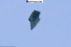 终于拍到UFO高清视频了 悬停在空中形状并不是我们看到的碟状图片