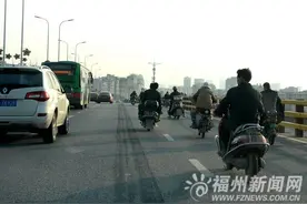 福州注册电动车增至91万辆 违规闯禁行现象频现图片