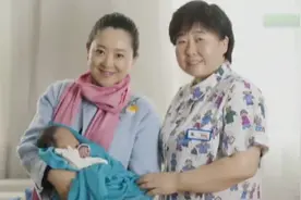 央视少儿主持月亮姐姐近照，身体发福认不出，如今低调嫁富豪产子视频封面