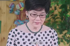 三个女儿结婚了，妈妈婚礼发现惊喜，看完感动哭了！