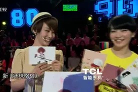 年代秀：谢楠太开心了，身边站着新版还珠格格小燕子扮演者李晟视频封面
