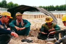 农民工开始实名制管理，每人办理银行工资卡，工资直接进工资卡！视频封面