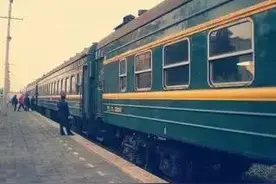 有一种痛，叫绿皮火车图片