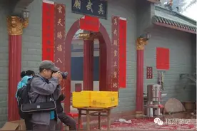 广西苍梧县旺甫镇大盈村精彩激烈的抢花炮图片