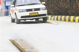 驾考新规4月1日起在全省施行 取消“单边桥”图片