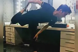 靳东在上海的豪宅首次曝光，装修豪华大气，竟然是跟范冰冰同小区视频封面