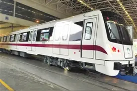 深圳地铁11号线6月30日试运营 商务车厢起步价6元图片