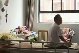 骗子自称李时珍后代神医在世，大爷也信了！这骗局看着心疼视频封面