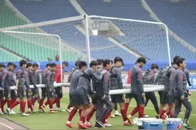 国足战马尔代夫，核心10号给了谁？图片