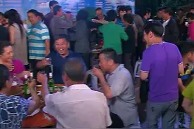 女儿进城：莎莎怀上孩子，邀请全村人吃饭，还是农村热闹啊！视频封面