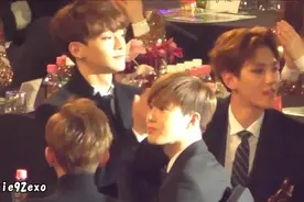 边伯贤旁边居然坐着金泰妍 这画面有点尴尬视频封面