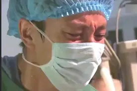 贾乃亮心疼李小璐，看着为生孩子饱受折磨的她，不禁落泪视频封面