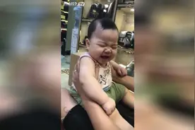 贴心闺女给爸爸倒水，可是爸爸竟然不喝视频封面