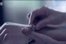 关晓彤送艺兴鹿晗同款手链，艺兴被欺负惨了视频封面