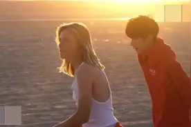 TFBOYS王源在海滩拍摄时尚大片终于出来了，只有短短30秒不够看啊视频封面